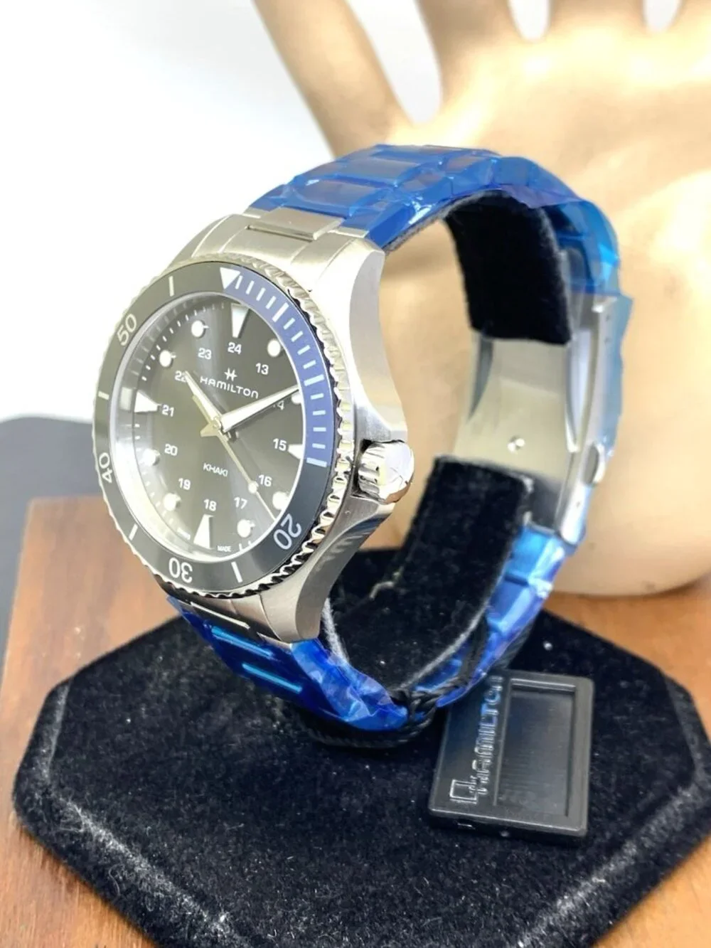Hamilton Unisex Watch H82211181 Khaki Navy Scuba Swiss Quartz Silver Steel 37mm